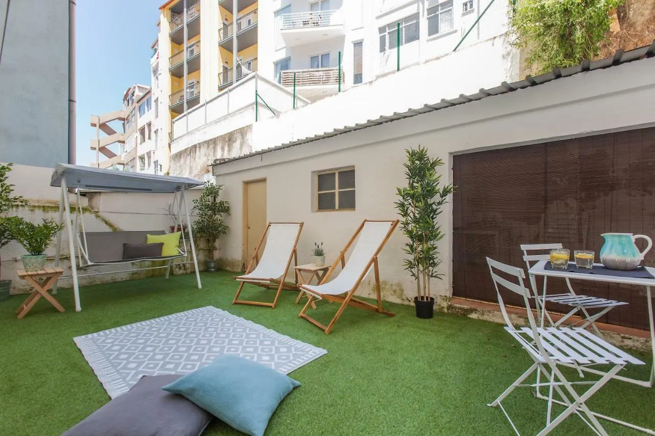 דירה ליסבון Renovated Apart With Private Courtyard, By Timecooler פורטוגל