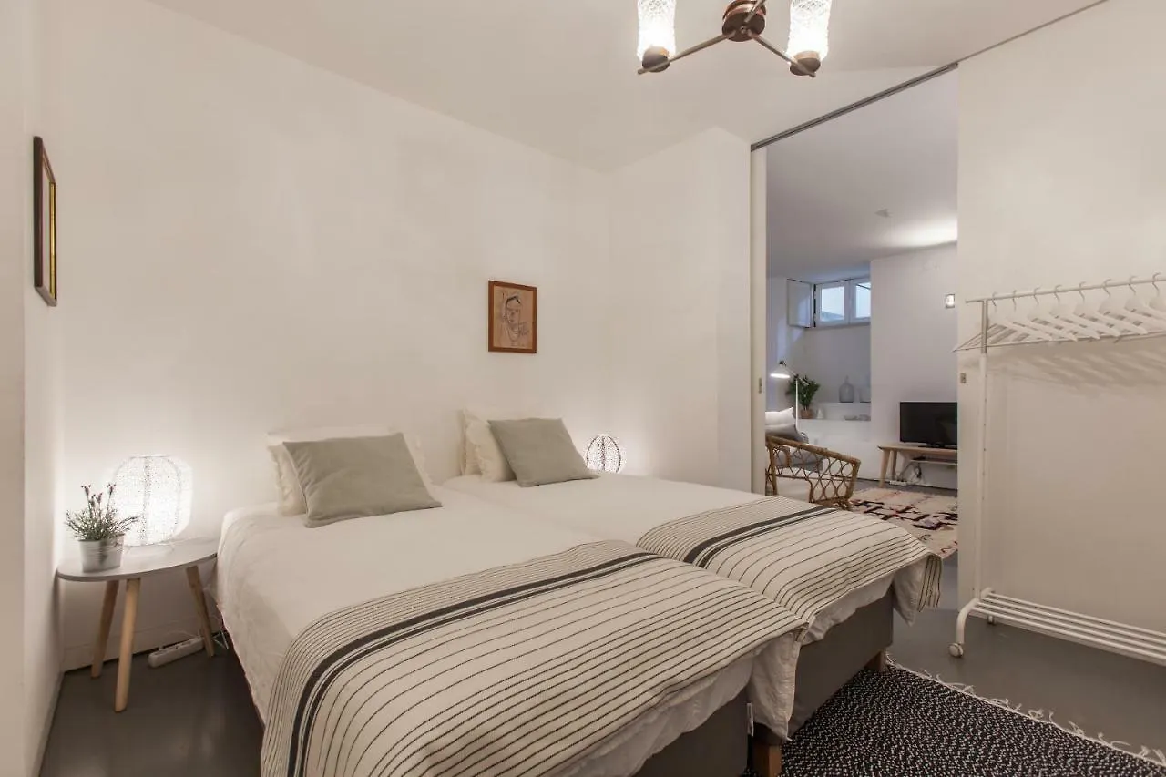 Renovated Apart With Private Courtyard, By Timecooler 리스본 포르투갈