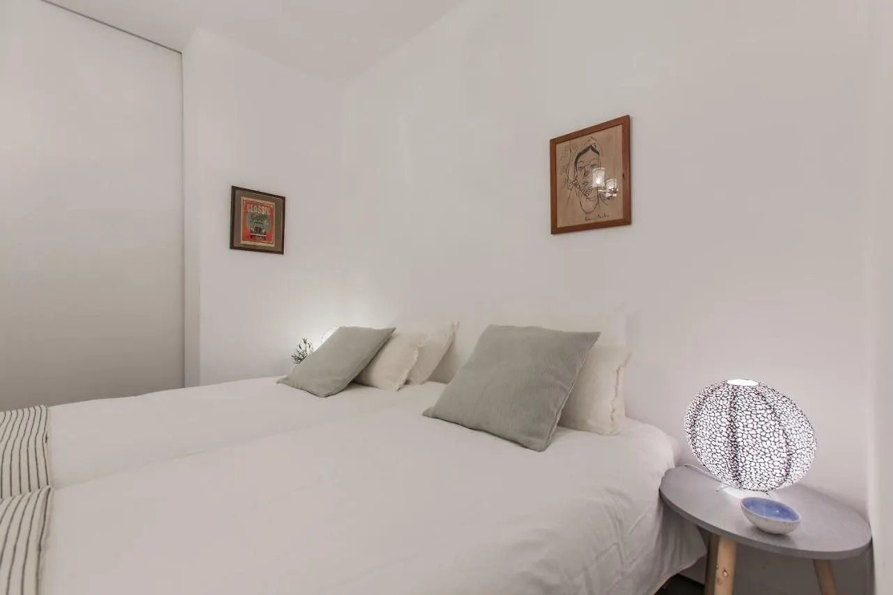 아파트 Renovated Apart With Private Courtyard, By Timecooler 리스본