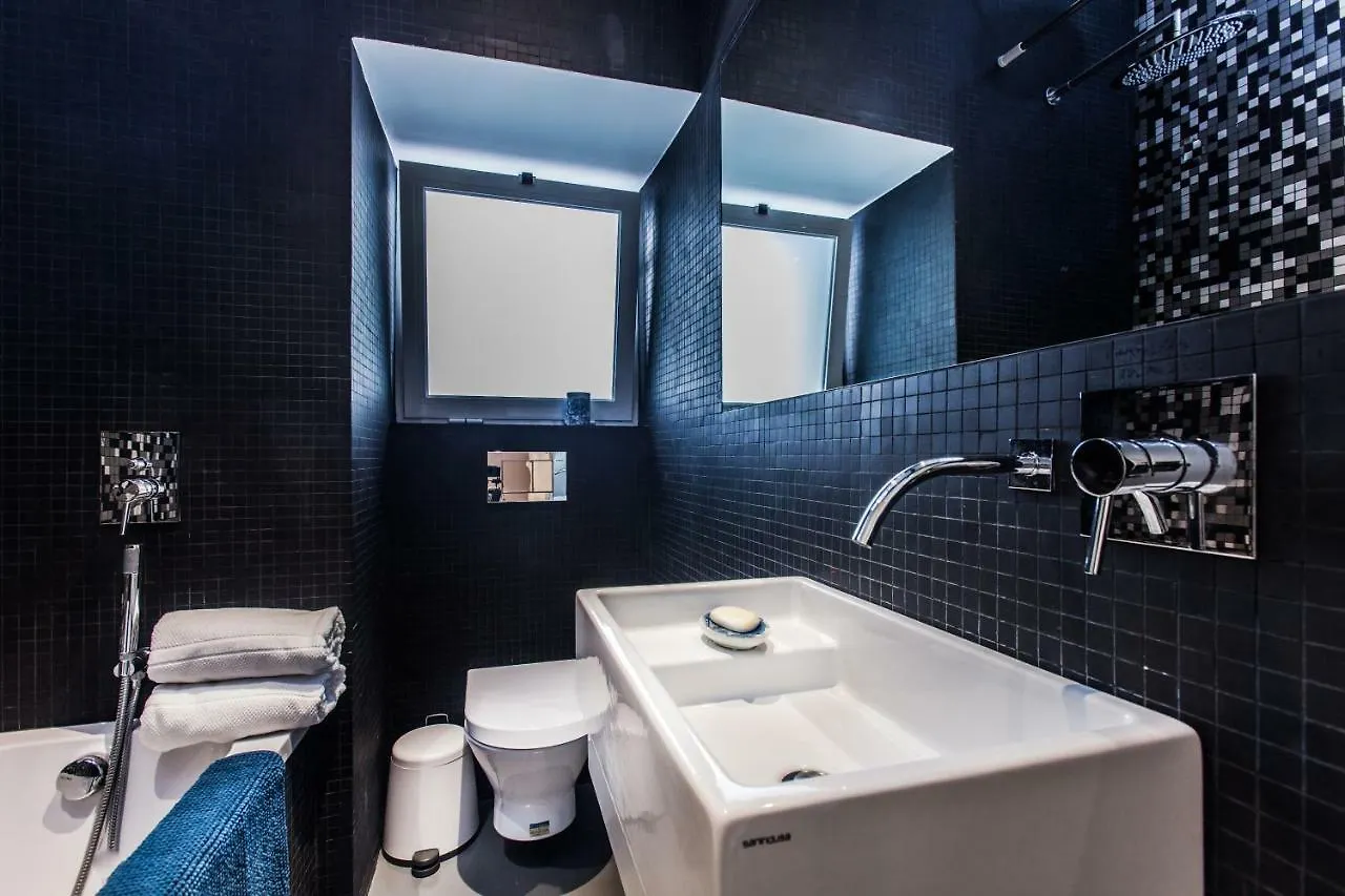 Renovated Apart With Private Courtyard, By Timecooler Lisboa شقة