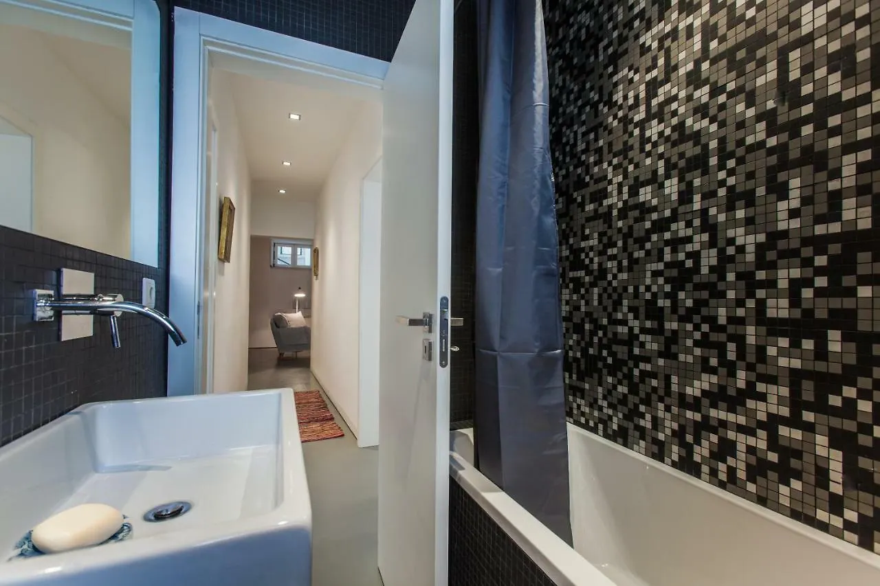 Renovated Apart With Private Courtyard, By Timecooler Lisboa